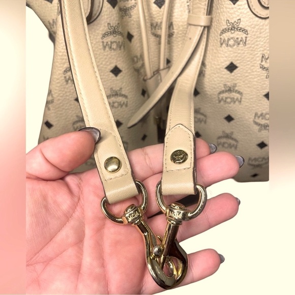 MCM Munchen Hobo Handbag, Crossbody, Shoulder Bag, Authentic. EUC - Picture 9 of 15